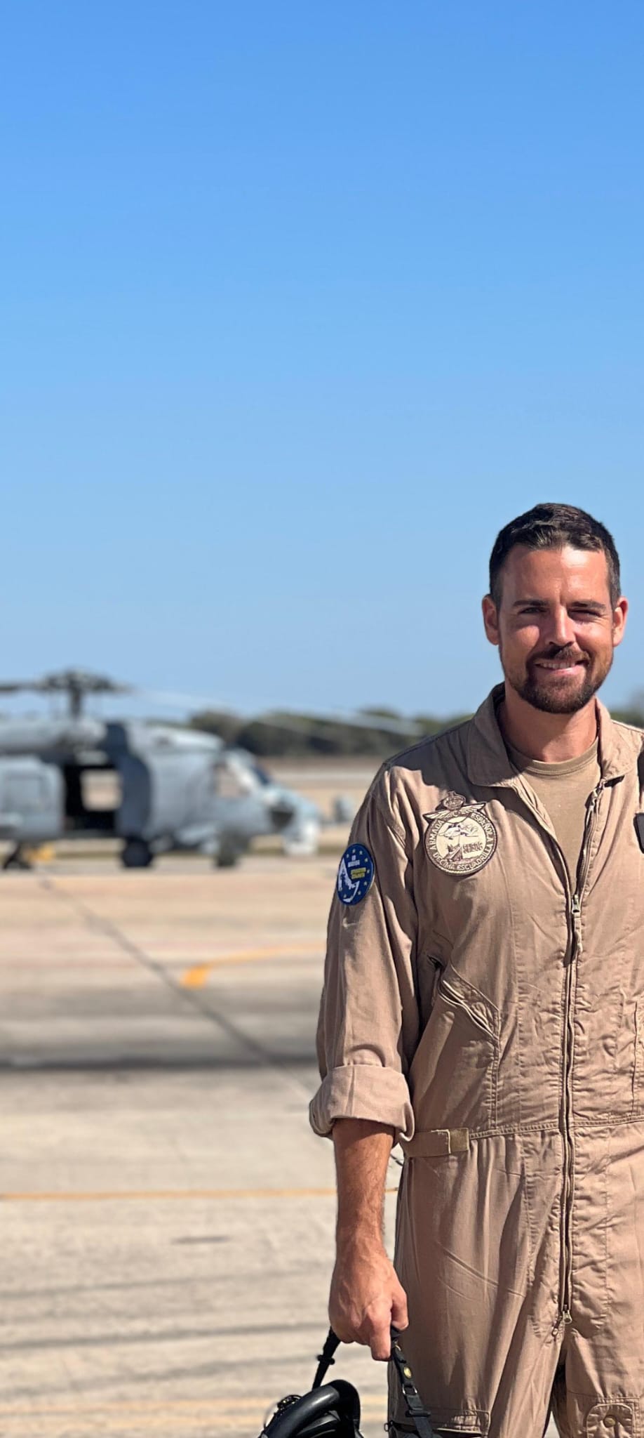Santi Golmayo, piloto de helicópteros de la Armada